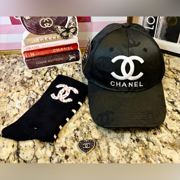 Source Unknown Accessories - NWT Fashion/Novelty Black/White Hat With CC Logo
